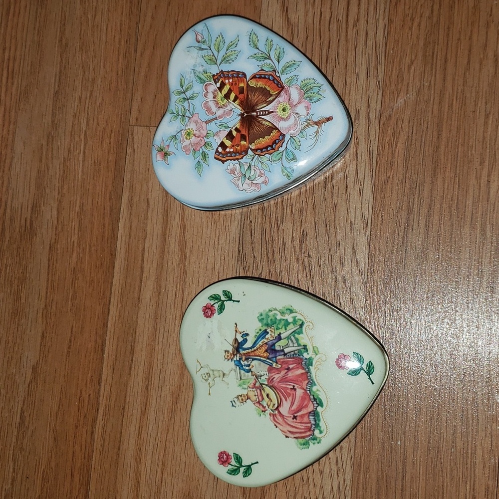 Vintage 2 Tins made in England by Daher..good condition!